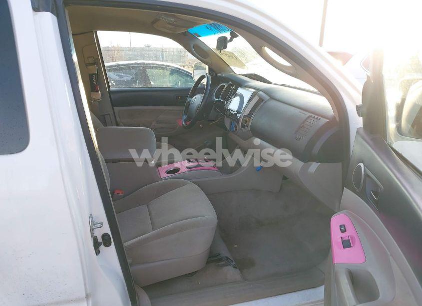 Photo 5 of 2005 Toyota Tacoma BASE V6 (VIN 5TEUU42N95Z099494)