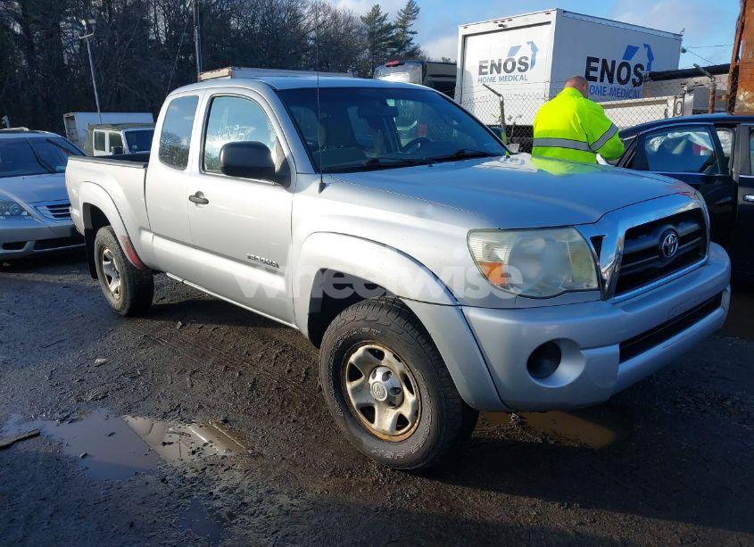 2005 Toyota Tacoma (VIN 5TEUX42N35Z139429) main photo