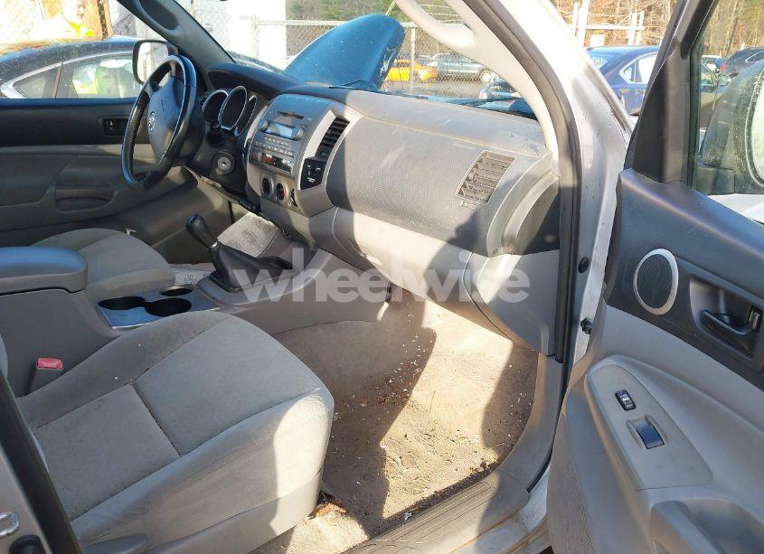 Photo 5 of 2005 Toyota Tacoma (VIN 5TEUX42N35Z139429)