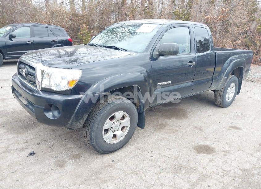 Photo 2 of 2005 Toyota Tacoma (VIN 5TEUX42N55Z098236)