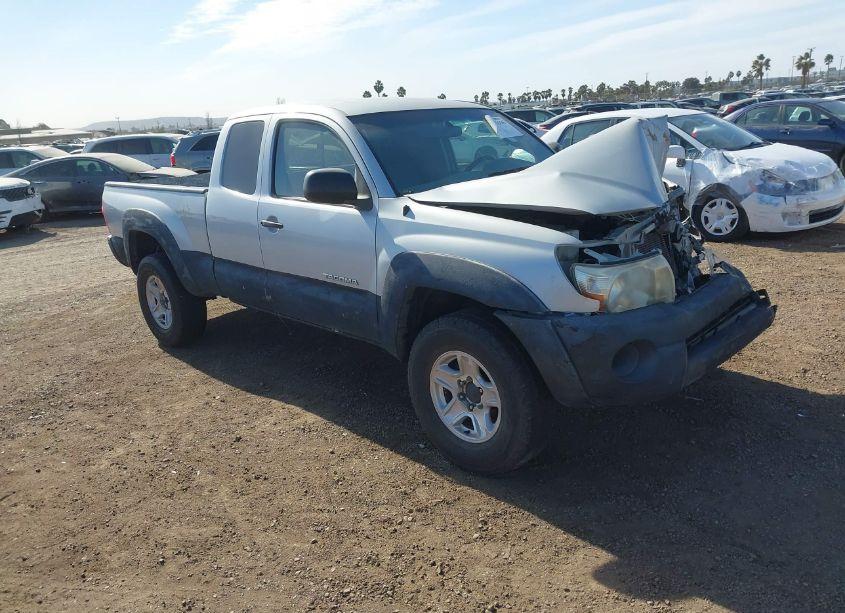 2005 Toyota Tacoma (VIN 5TEUX42N85Z085030) main photo