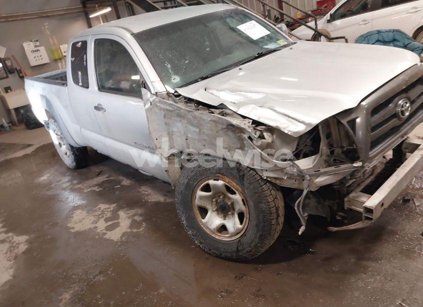 2005 Toyota Tacoma (VIN 5TEUX42N85Z105423) main photo