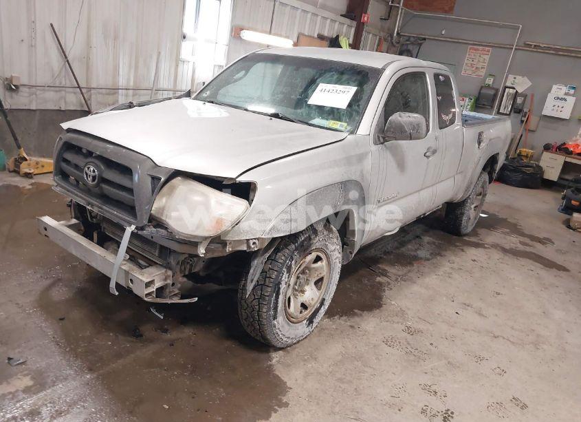 Photo 2 of 2005 Toyota Tacoma (VIN 5TEUX42N85Z105423)