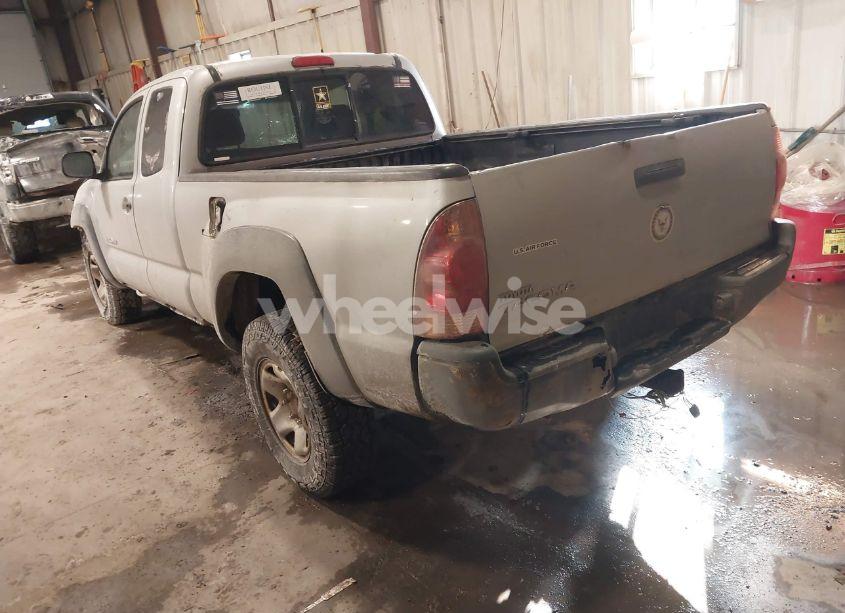 Photo 3 of 2005 Toyota Tacoma (VIN 5TEUX42N85Z105423)