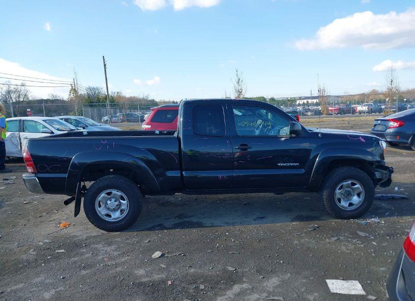 Photo 13 of 2005 Toyota Tacoma (VIN 5TEUX42N95Z012846)