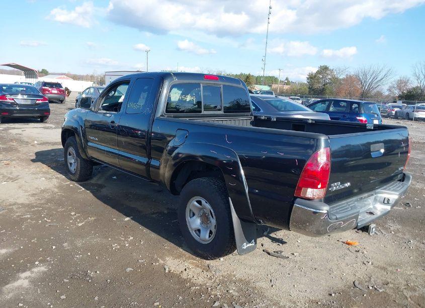 Photo 3 of 2005 Toyota Tacoma (VIN 5TEUX42N95Z012846)