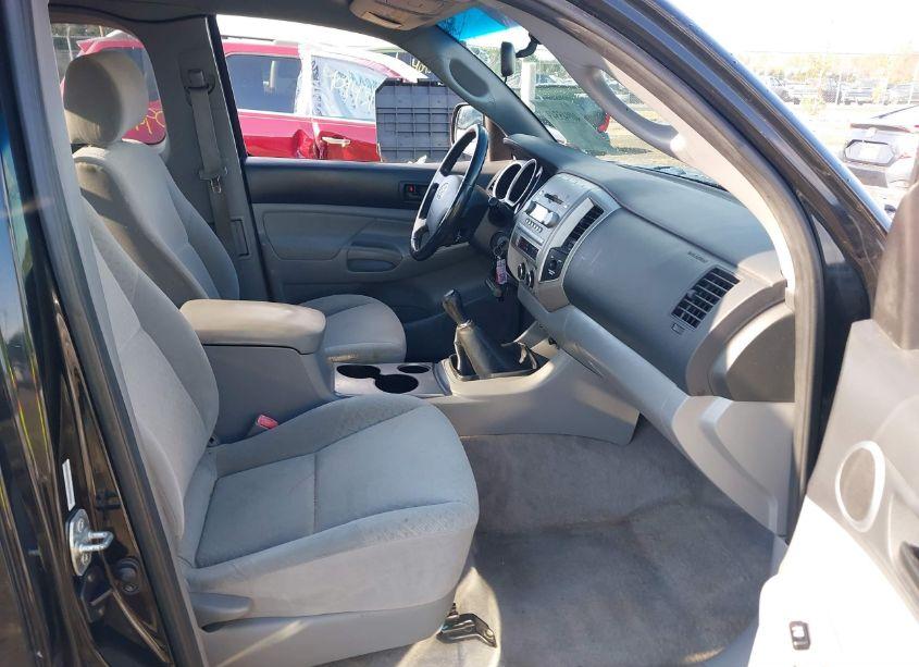 Photo 5 of 2005 Toyota Tacoma (VIN 5TEUX42N95Z012846)