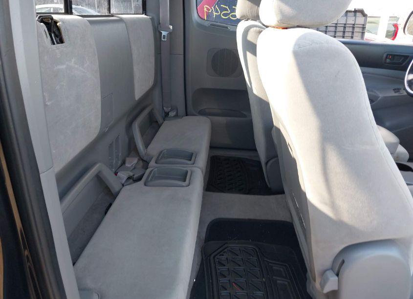 Photo 8 of 2005 Toyota Tacoma (VIN 5TEUX42N95Z012846)