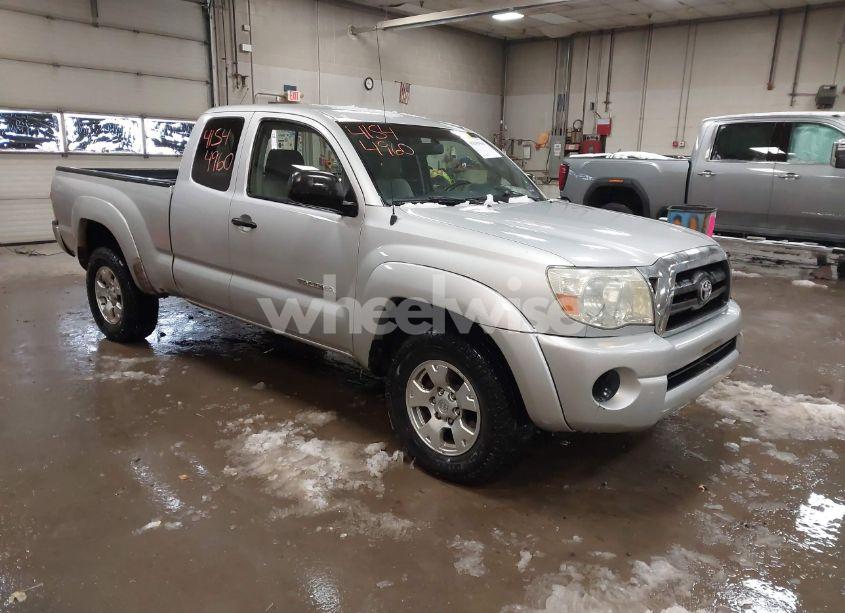 2005 Toyota Tacoma (VIN 5TEUX42NX5Z137161) main photo