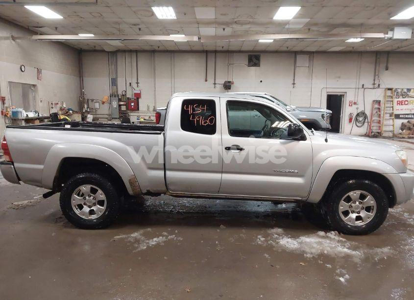 Photo 13 of 2005 Toyota Tacoma (VIN 5TEUX42NX5Z137161)