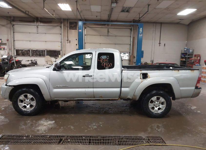 Photo 14 of 2005 Toyota Tacoma (VIN 5TEUX42NX5Z137161)