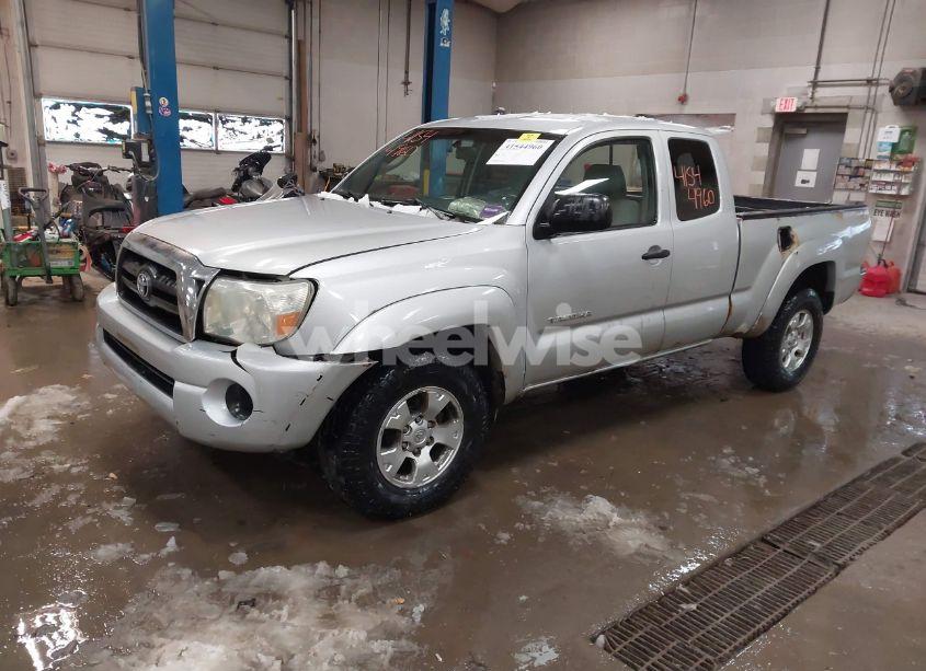Photo 2 of 2005 Toyota Tacoma (VIN 5TEUX42NX5Z137161)