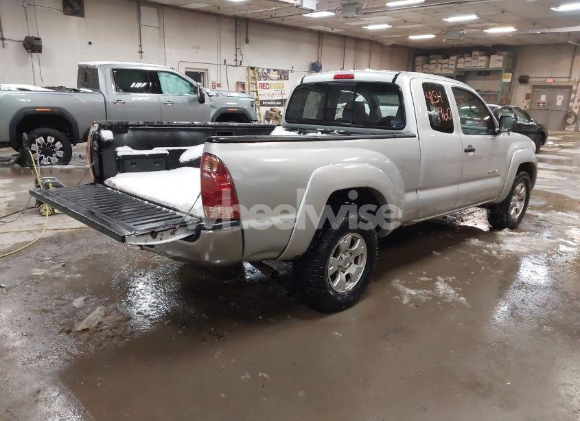 Photo 4 of 2005 Toyota Tacoma (VIN 5TEUX42NX5Z137161)