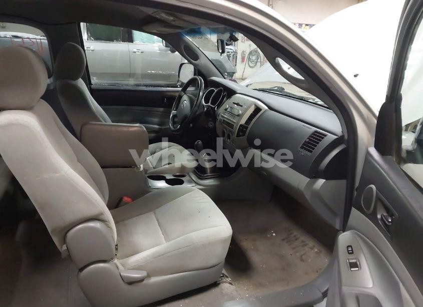 Photo 5 of 2005 Toyota Tacoma (VIN 5TEUX42NX5Z137161)