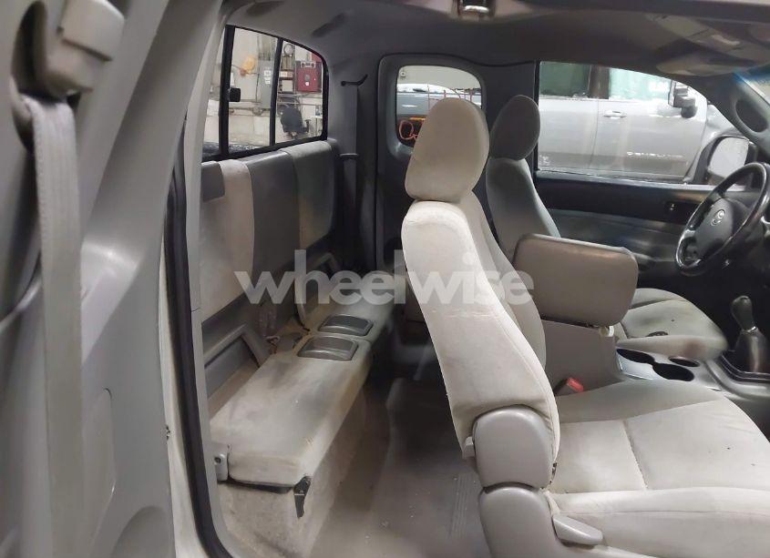 Photo 8 of 2005 Toyota Tacoma (VIN 5TEUX42NX5Z137161)