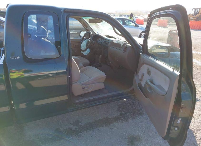 Photo 5 of 2002 Toyota Tacoma (VIN 5TEVL52N02Z084858)