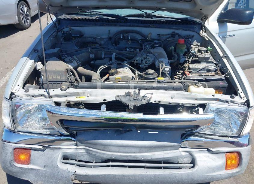 Photo 10 of 2000 Toyota Tacoma (VIN 5TEVL52N4YZ710341)
