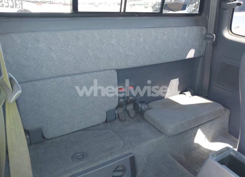 Photo 8 of 2000 Toyota Tacoma (VIN 5TEVL52N4YZ710341)