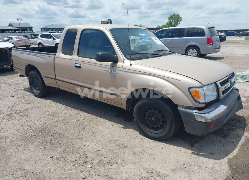 2000 Toyota Tacoma (VIN 5TEVL52N4YZ717158) main photo