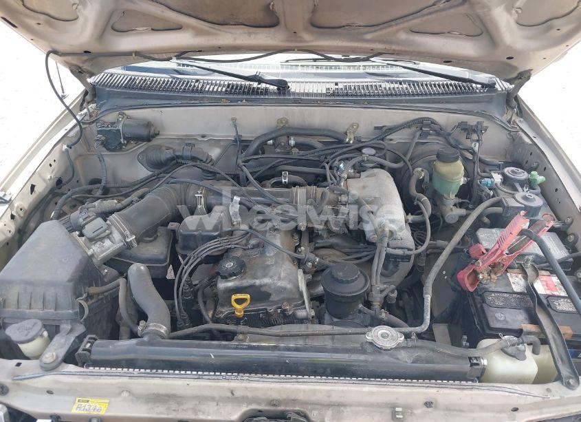 Photo 10 of 2000 Toyota Tacoma (VIN 5TEVL52N4YZ717158)