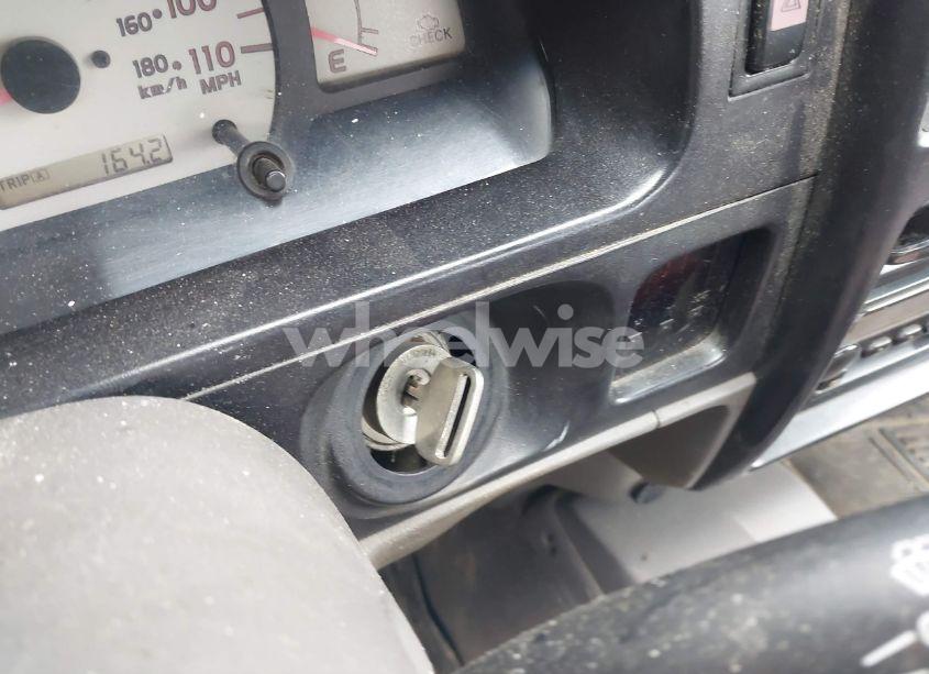 Photo 11 of 2001 Toyota Tacoma (VIN 5TEVL52N81Z858305)