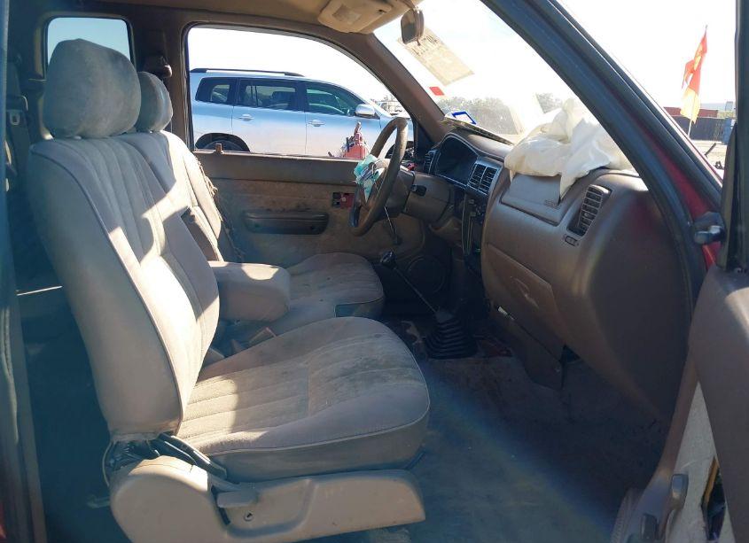 Photo 5 of 2000 Toyota Tacoma (VIN 5TEVL52N9YZ706575)