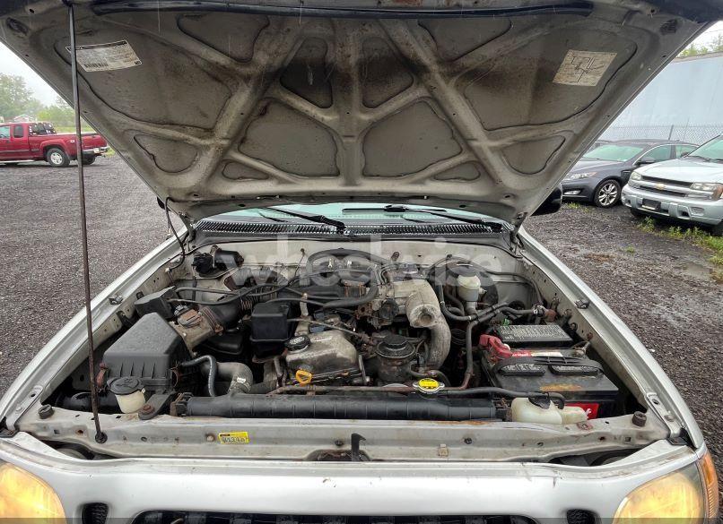 Photo 10 of 2002 Toyota Tacoma (VIN 5TEWM72N02Z106497)