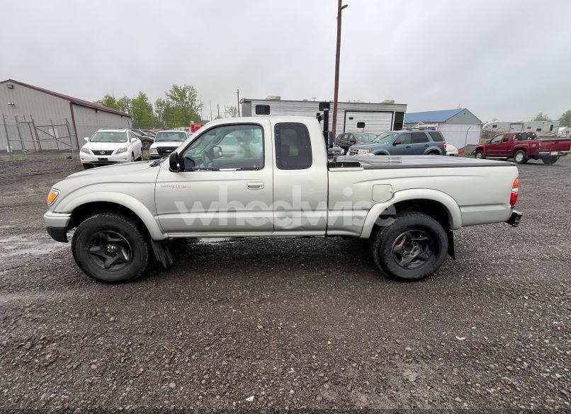 Photo 12 of 2002 Toyota Tacoma (VIN 5TEWM72N02Z106497)