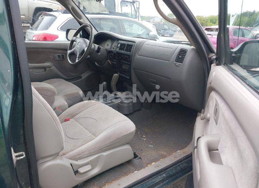 Photo 5 of 2002 Toyota Tacoma (VIN 5TEWM72N52Z077112)