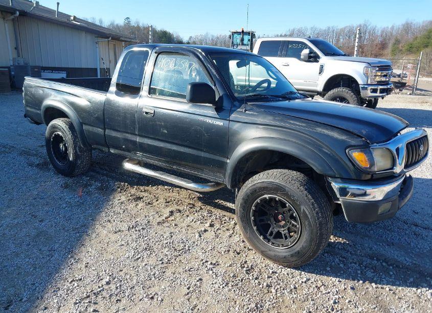 2002 Toyota Tacoma (VIN 5TEWM72N82Z135147) main photo