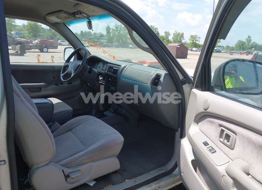 Photo 5 of 2001 Toyota Tacoma BASE V6 (VIN 5TEWN72N11Z855904)