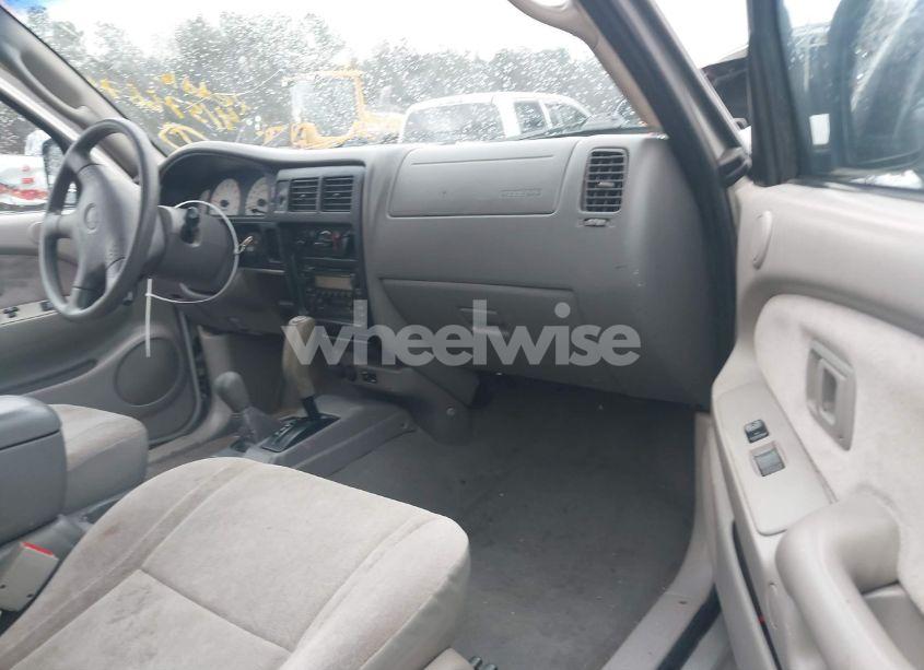 Photo 5 of 2002 Toyota Tacoma BASE V6 (VIN 5TEWN72N12Z062586)