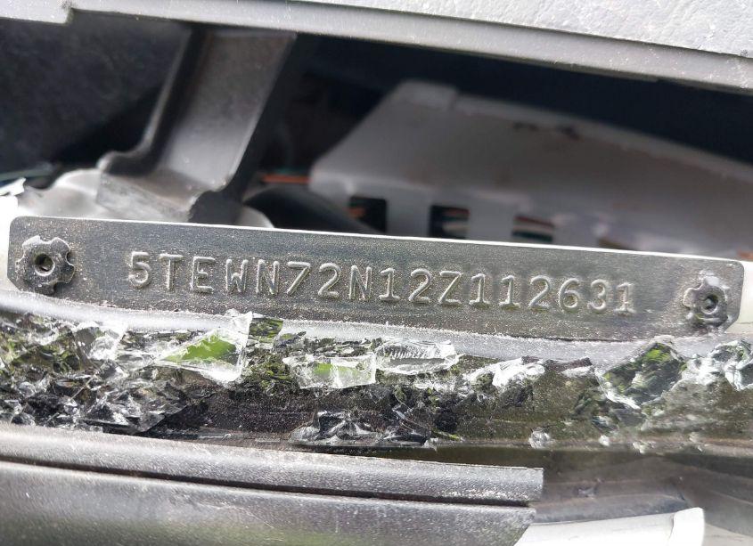 Photo 9 of 2002 Toyota Tacoma BASE V6 (VIN 5TEWN72N12Z112631)