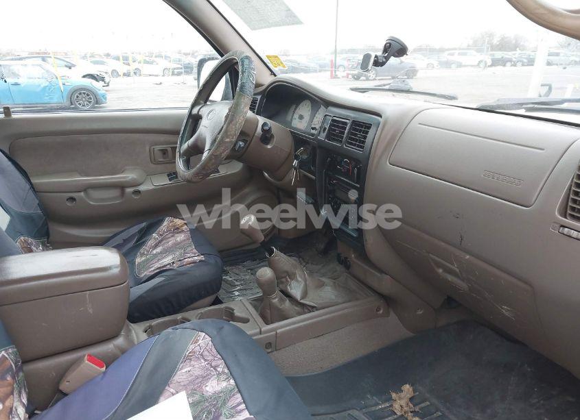 Photo 5 of 2001 Toyota Tacoma BASE V6 (VIN 5TEWN72N41Z853306)