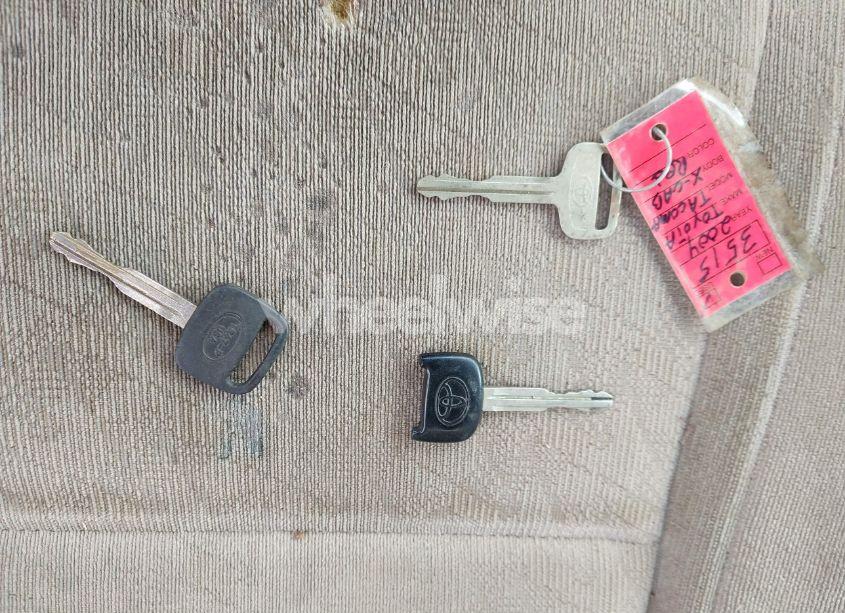 Photo 11 of 2004 Toyota Tacoma BASE V6 (VIN 5TEWN72N44Z416765)