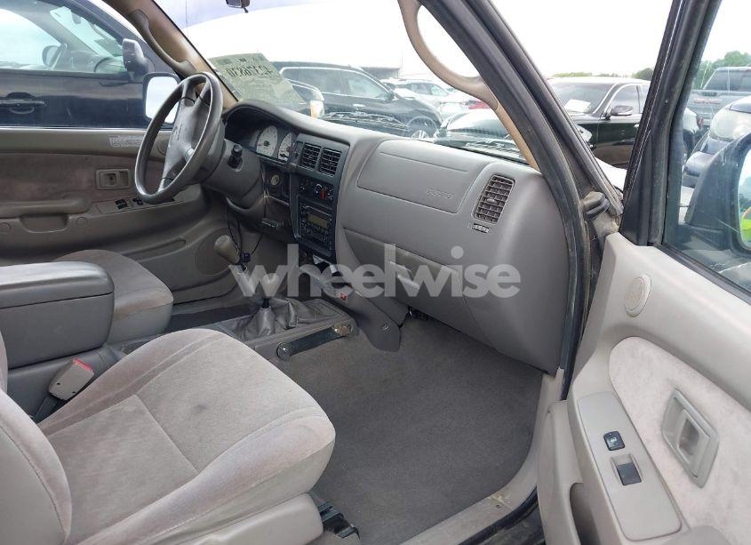 Photo 5 of 2002 Toyota Tacoma BASE V6 (VIN 5TEWN72N72Z058610)