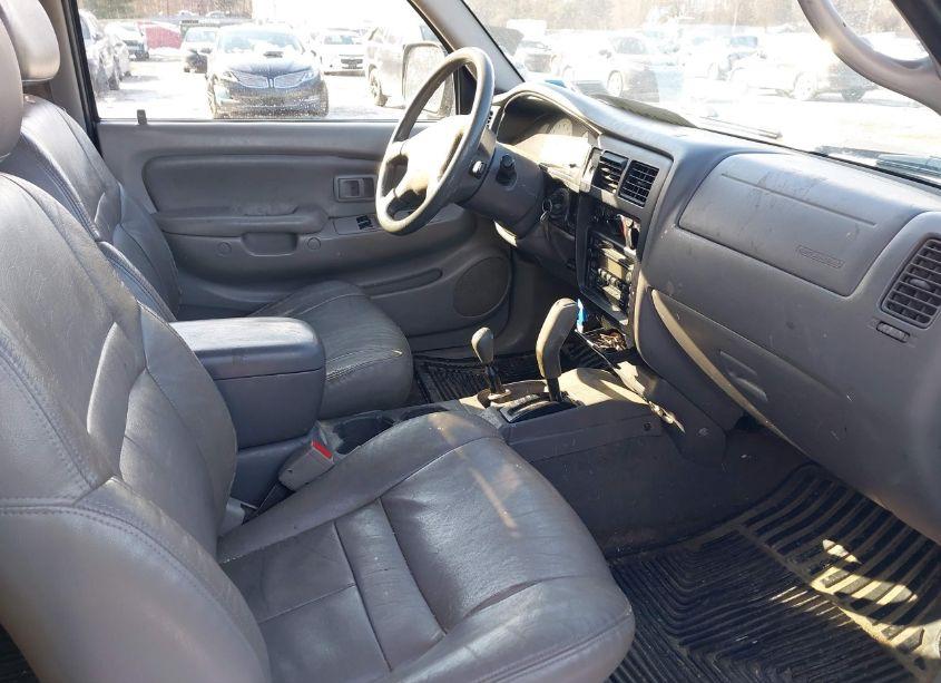 Photo 5 of 2001 Toyota Tacoma BASE V6 (VIN 5TEWN72NX1Z879523)