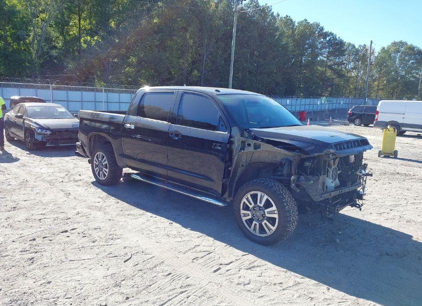 2018 Toyota Tundra PLATINUM 5.7L V8 (VIN 5TFAW5F13JX774770) main photo