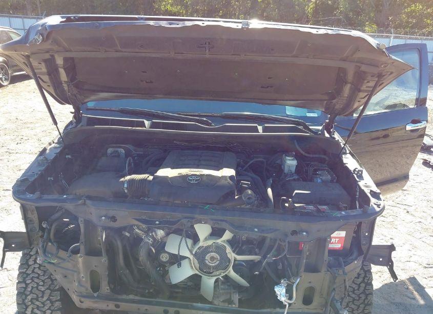 Photo 10 of 2018 Toyota Tundra PLATINUM 5.7L V8 (VIN 5TFAW5F13JX774770)