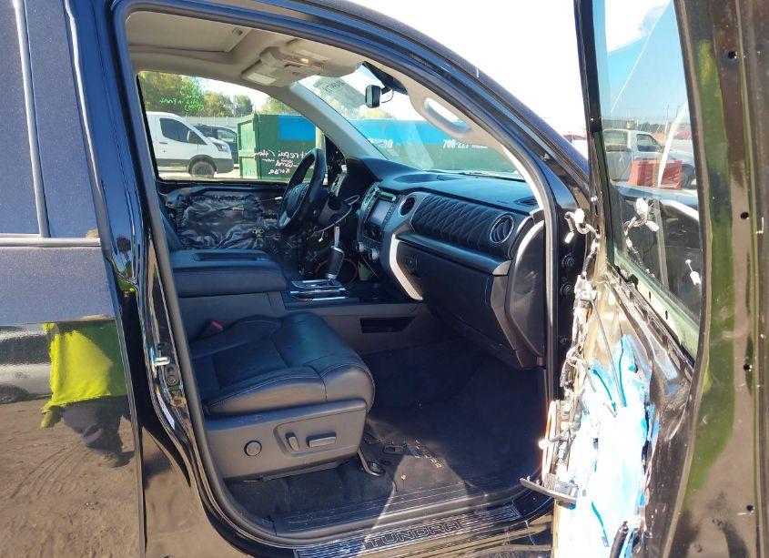 Photo 5 of 2018 Toyota Tundra PLATINUM 5.7L V8 (VIN 5TFAW5F13JX774770)