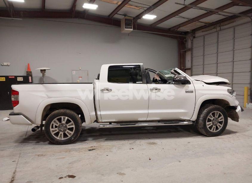 Photo 14 of 2014 Toyota Tundra PLATINUM 5.7L V8 (VIN 5TFAW5F18EX388528)