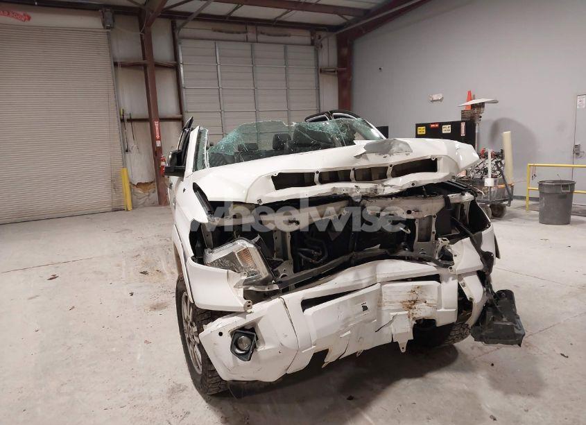 Photo 6 of 2014 Toyota Tundra PLATINUM 5.7L V8 (VIN 5TFAW5F18EX388528)