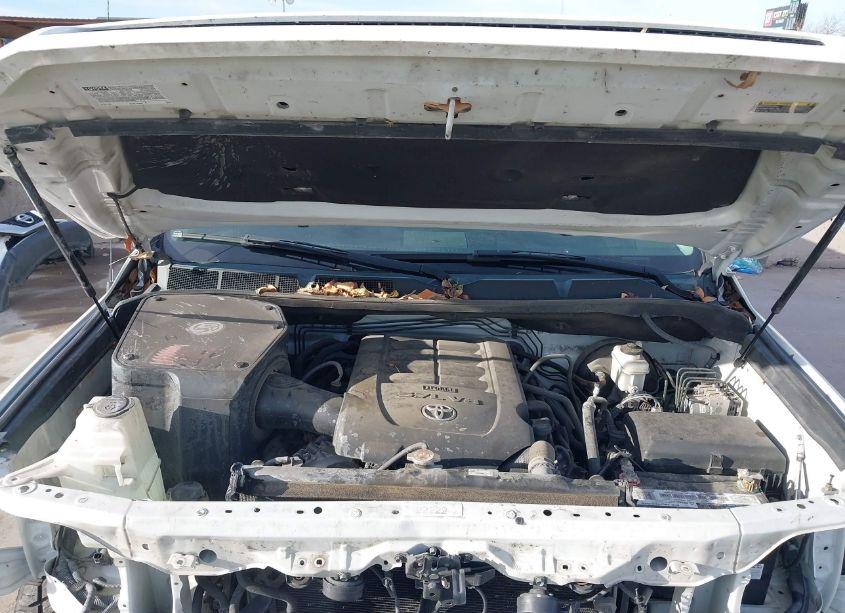 Photo 10 of 2018 Toyota Tundra PLATINUM 5.7L V8 (VIN 5TFAW5F19JX730854)