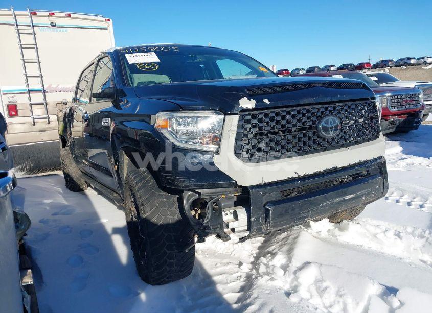 2018 Toyota Tundra PLATINUM 5.7L V8 (VIN 5TFAW5F19JX765068) main photo