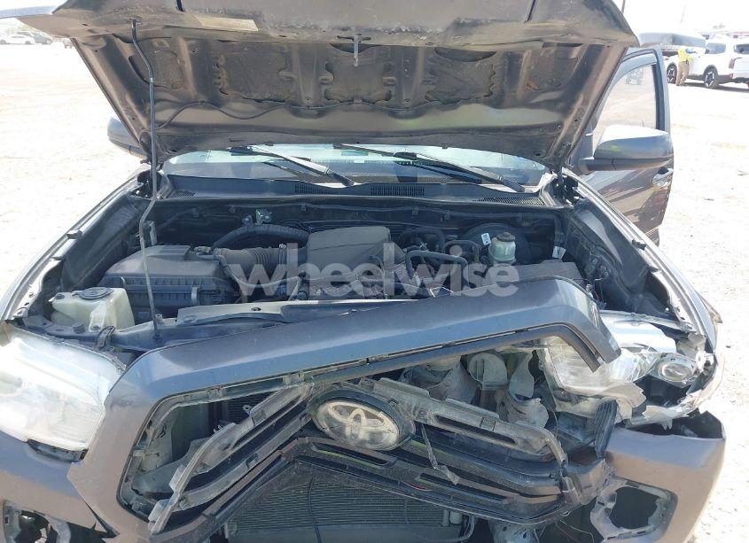 Photo 10 of 2018 Toyota Tacoma SR (VIN 5TFAX5GN0JX104673)