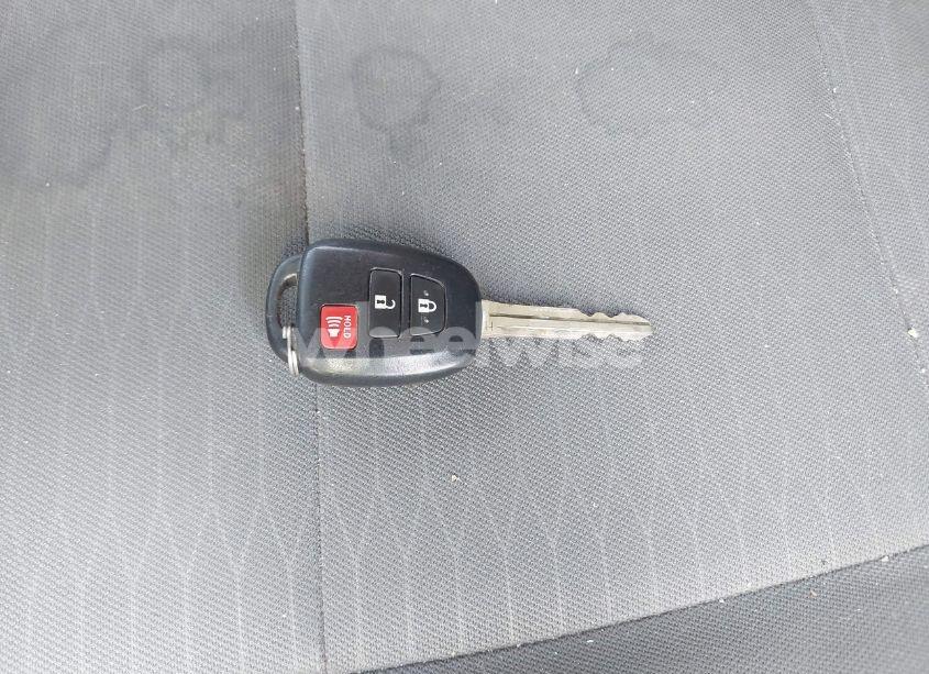 Photo 11 of 2018 Toyota Tacoma SR (VIN 5TFAX5GN0JX104673)