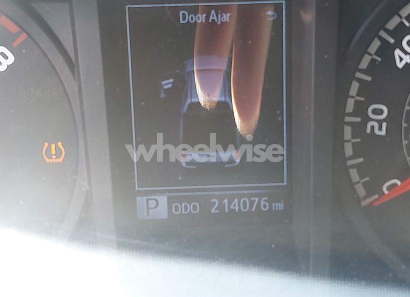 Photo 16 of 2018 Toyota Tacoma SR (VIN 5TFAX5GN0JX104673)