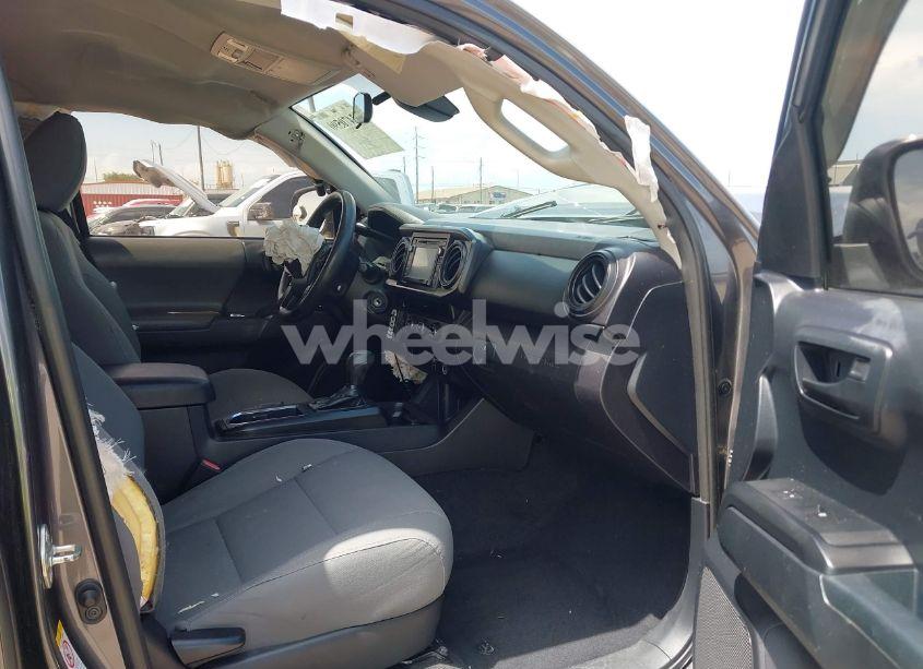 Photo 5 of 2018 Toyota Tacoma SR (VIN 5TFAX5GN0JX104673)