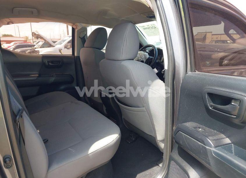 Photo 8 of 2018 Toyota Tacoma SR (VIN 5TFAX5GN0JX104673)