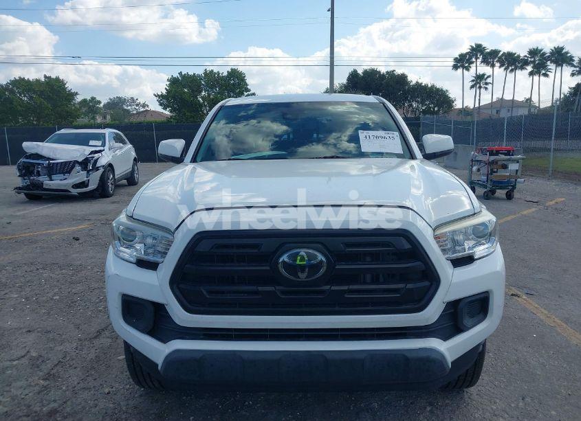 Photo 13 of 2018 Toyota Tacoma SR (VIN 5TFAX5GN0JX132165)